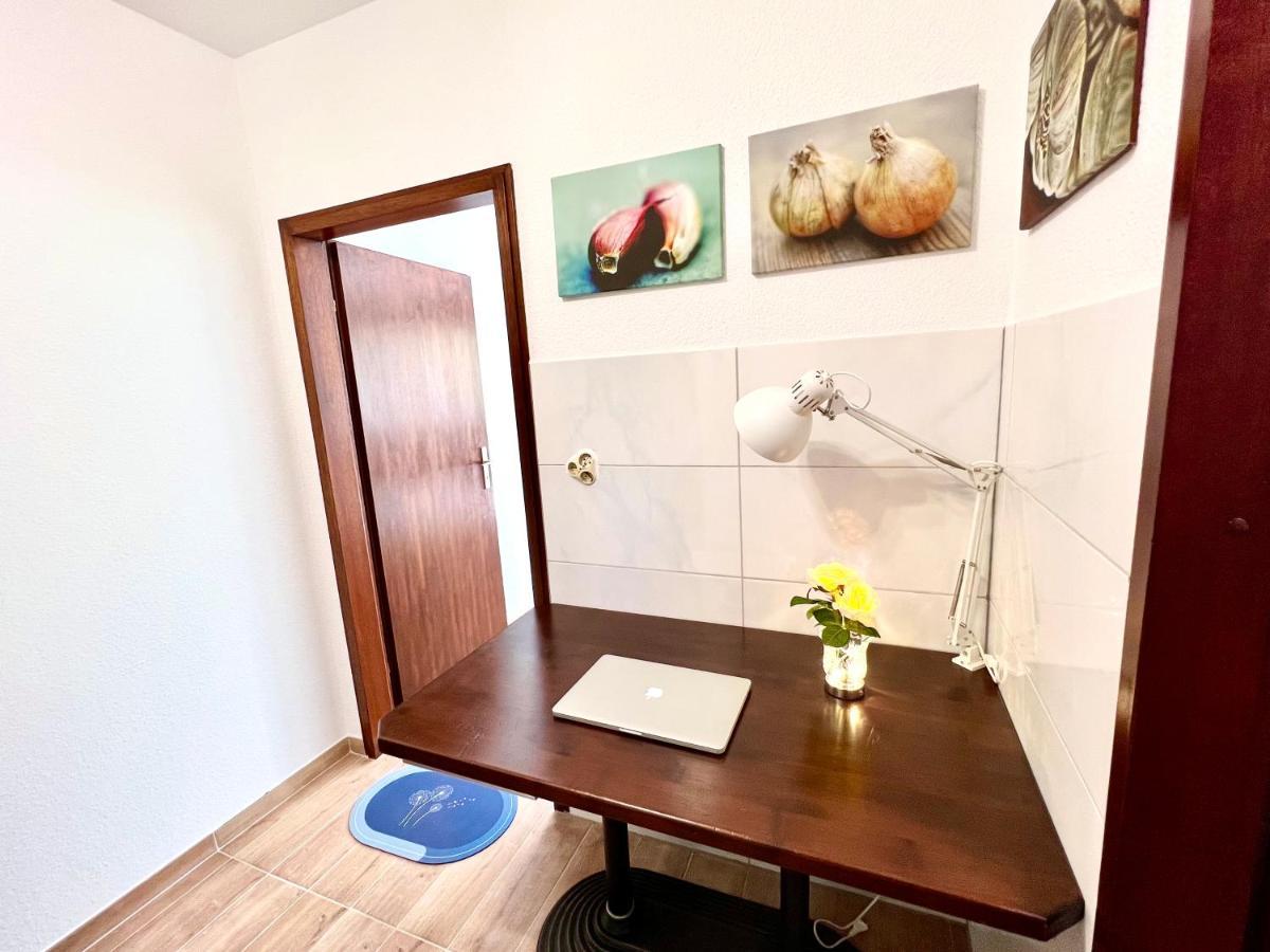 Apartment Stylish, Cozy & Quiet With One And Half In District 1 *