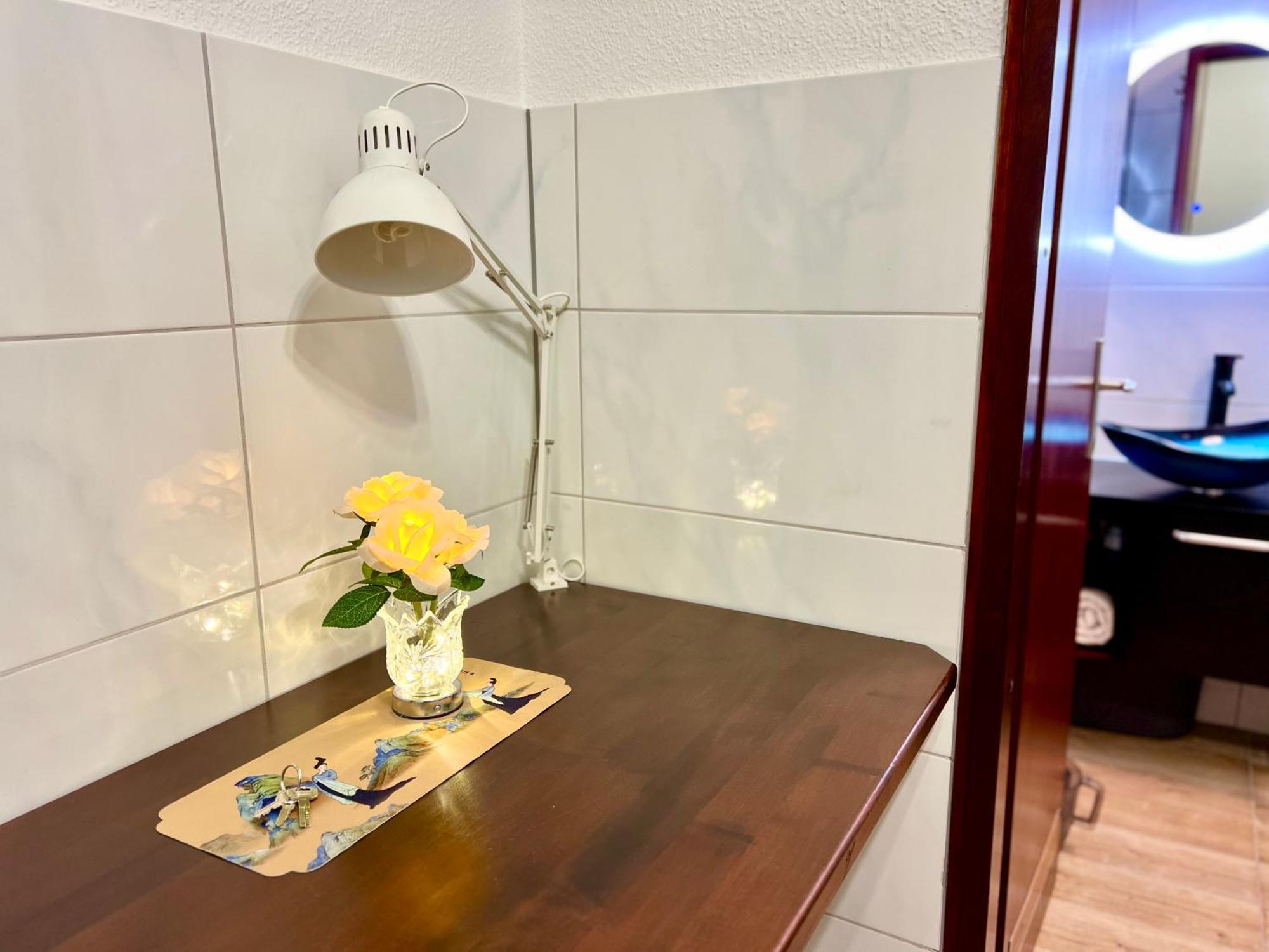 Apartment Stylish, Cozy & Quiet With One And Half In District 1