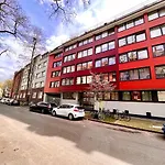 Stylish, Cozy & Quiet With One And Half In District 1 Düsseldorf