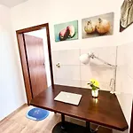 Appartement Stylish, Cozy & Quiet With One And Half In District 1 *