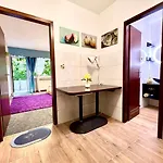 Stylish, Cozy & Quiet With One And Half In District 1 Apartment Dusseldorf