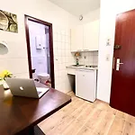 Stylish, Cozy & Quiet With One And Half In District 1 Appartement *