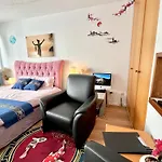 Stylish, Cozy & Quiet With One And Half In District 1 Appartement Düsseldorf