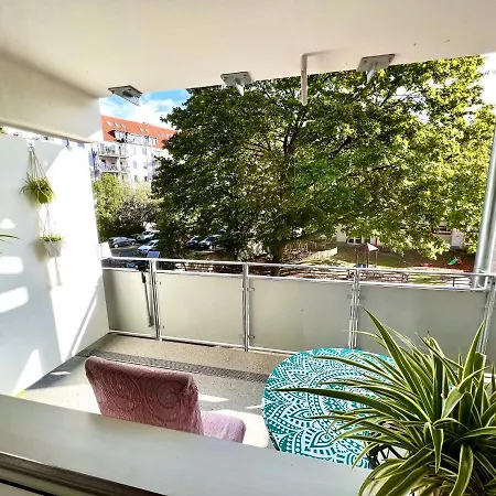 Stylish, Cozy & Quiet With One And Half In District 1 Düsseldorf